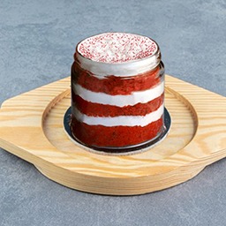 Red Velvet Cake (in a jar)
