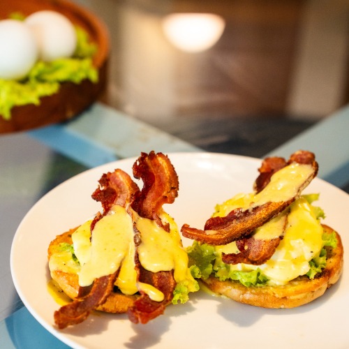 Eggs Benedict With Crispy Bacon