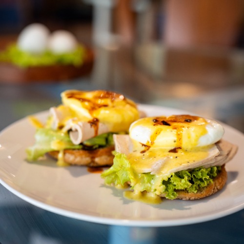 Eggs Benedict With Smoked Chicken Ham