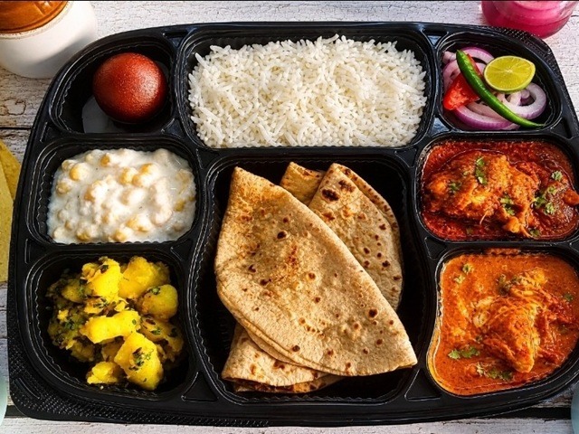 One Plate Non Vegetarian Maharaja Thali (8 Compartment Thali)